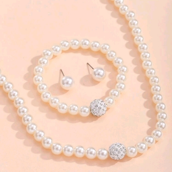 Faux Pearl Necklace, Earrings, and Bracelet Set - Picture 9 of 9